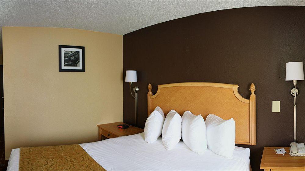 Quality Inn Hall Of Fame Canton Exterior foto