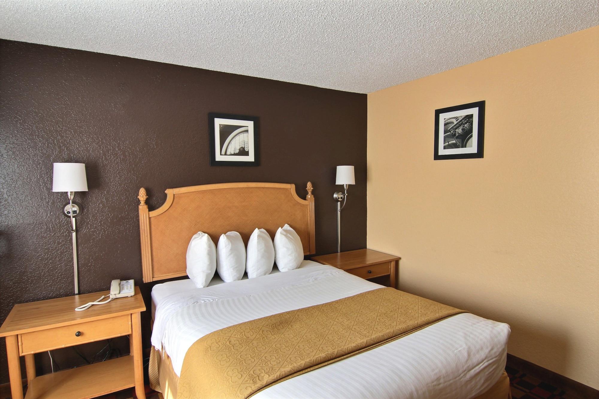 Quality Inn Hall Of Fame Canton Exterior foto