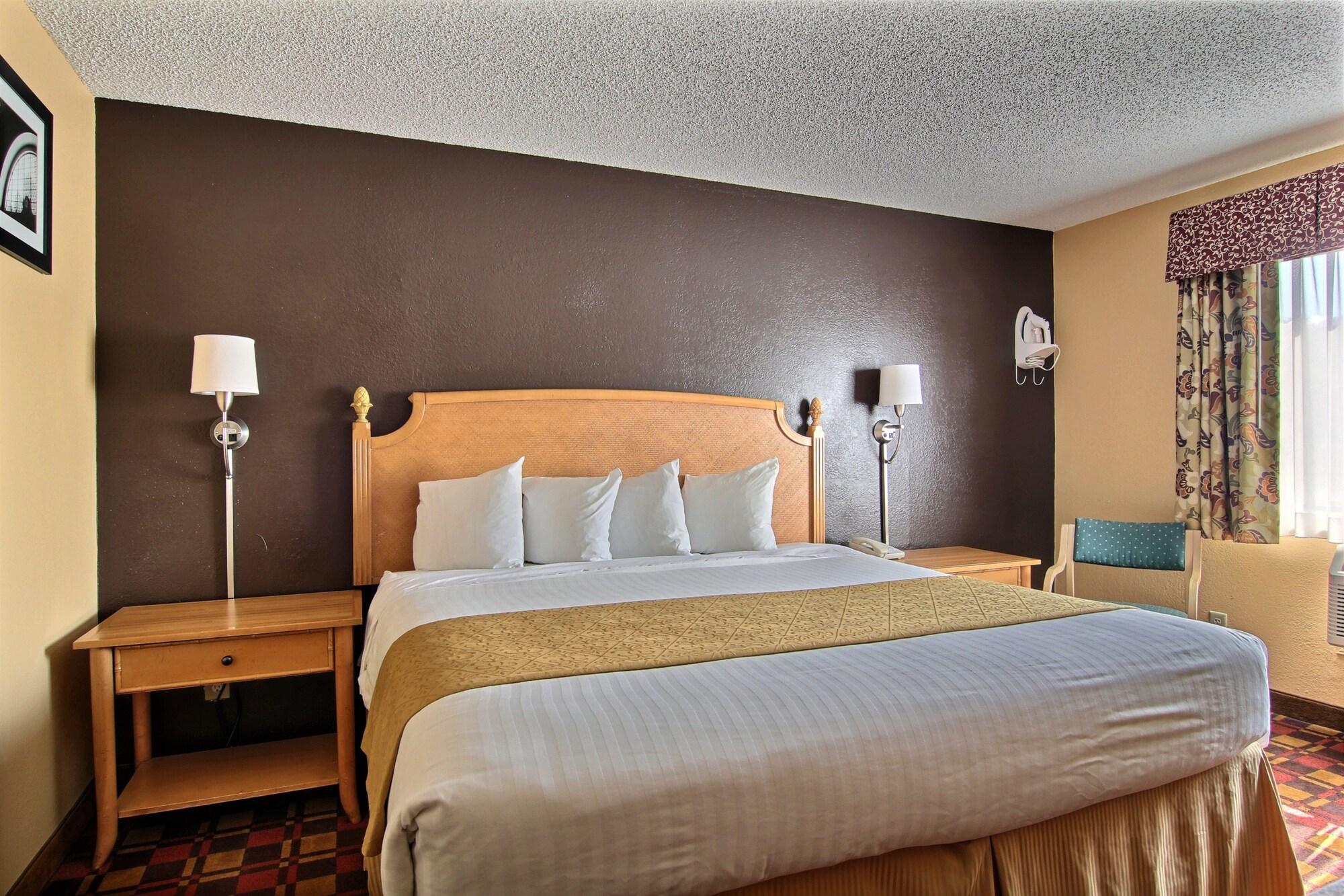 Quality Inn Hall Of Fame Canton Exterior foto