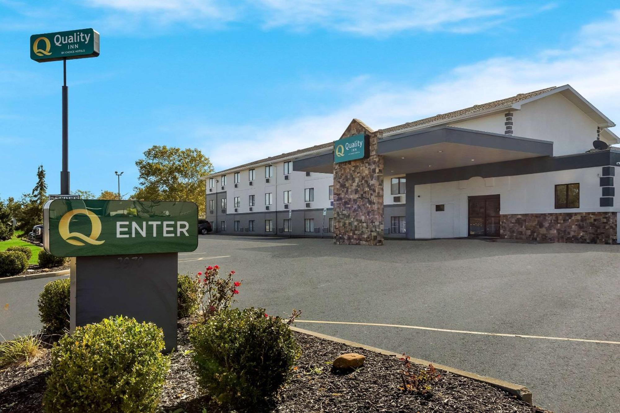 Quality Inn Hall Of Fame Canton Exterior foto