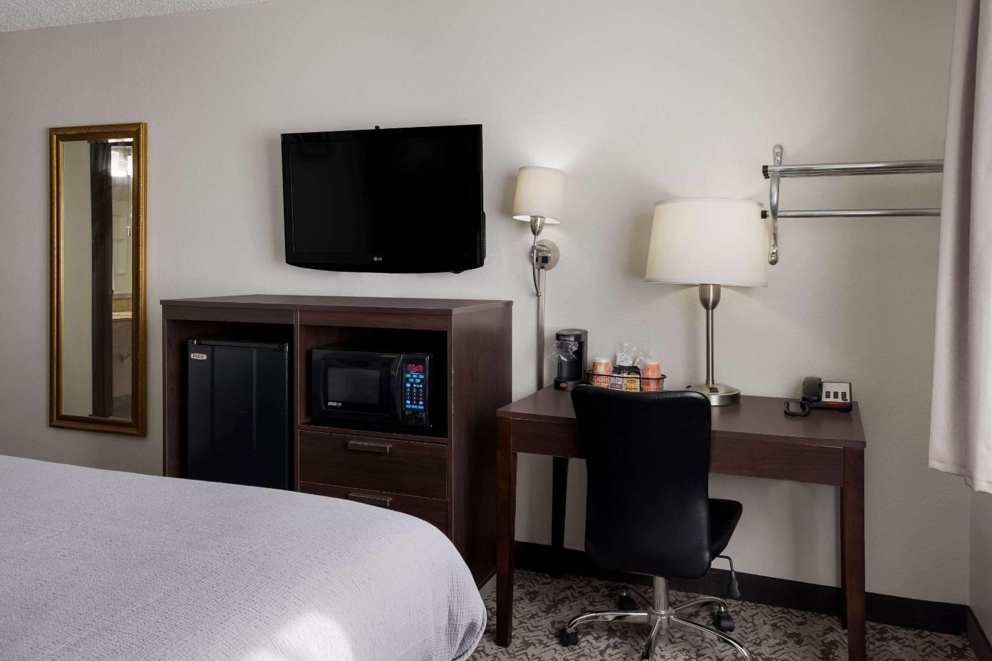 Quality Inn Hall Of Fame Canton Exterior foto