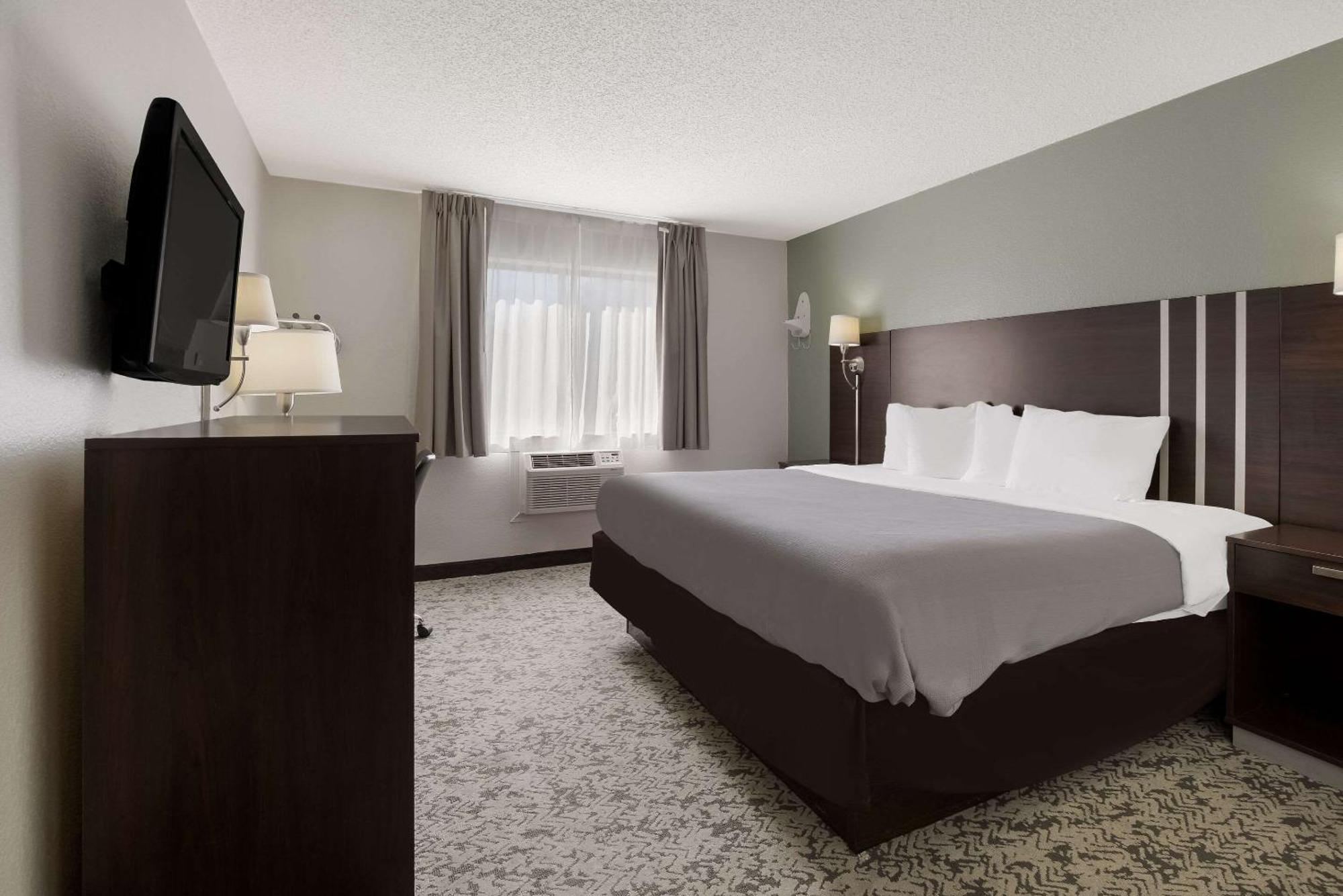 Quality Inn Hall Of Fame Canton Exterior foto