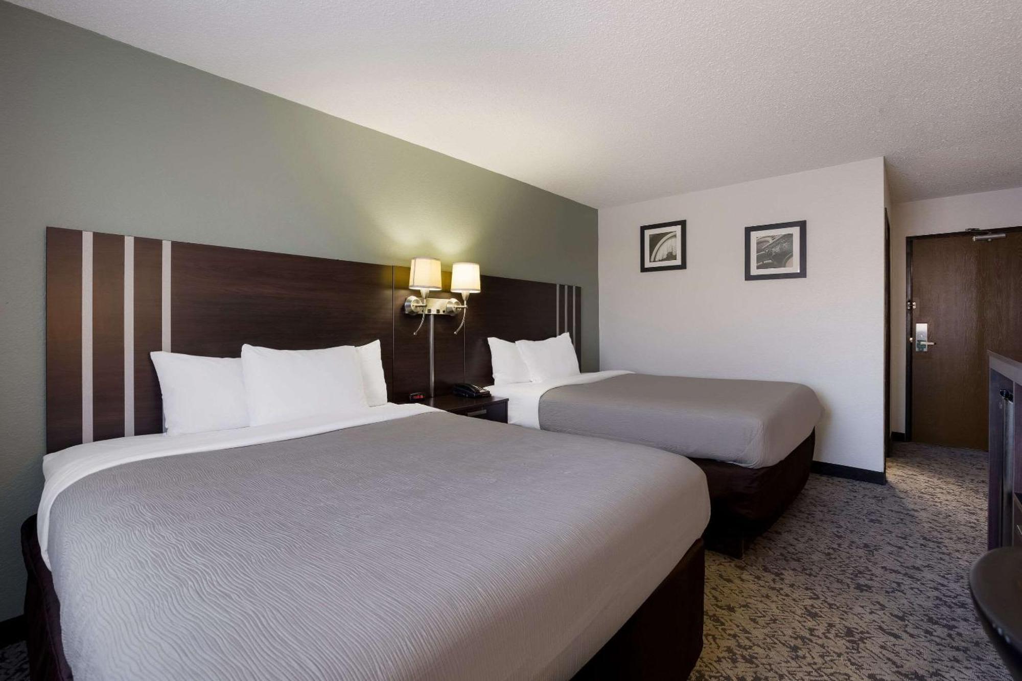 Quality Inn Hall Of Fame Canton Exterior foto