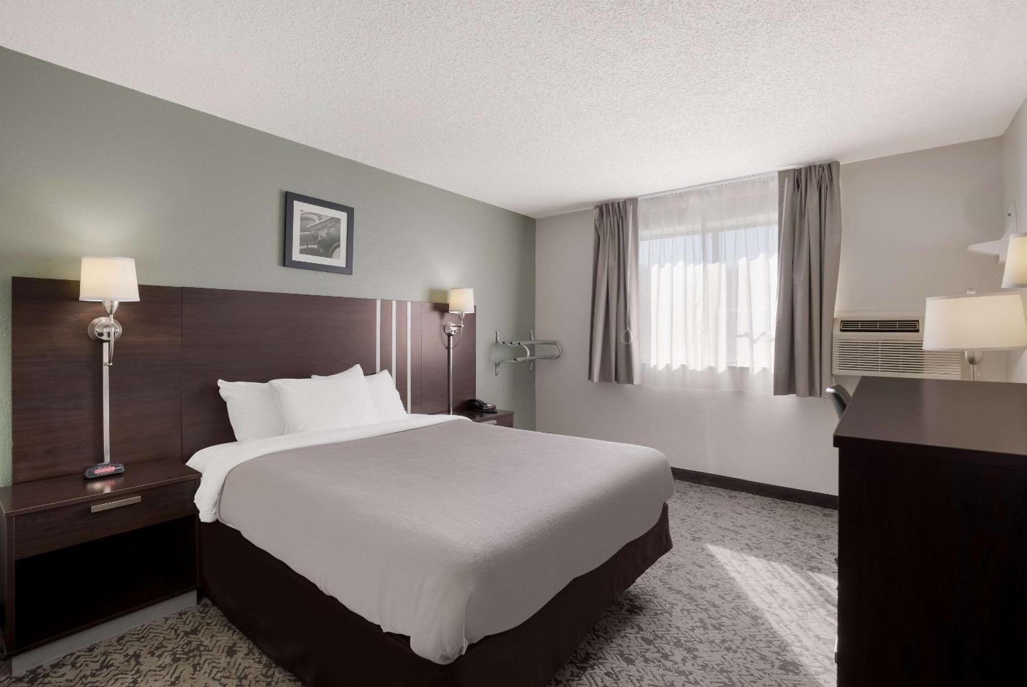 Quality Inn Hall Of Fame Canton Exterior foto