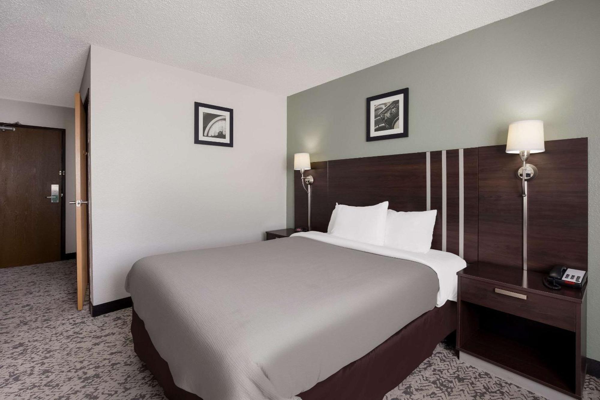 Quality Inn Hall Of Fame Canton Exterior foto